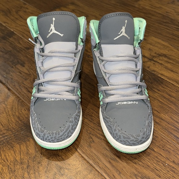 Jordan sneakers - Picture 2 of 7